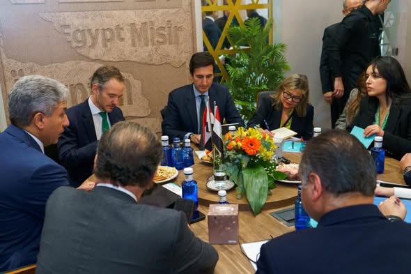 وزير السياحة يبحث مع شركات إسبانية زيادة الحركة الوافدة لمصر وزير السياحة يبحث مع شركات إسبانية زيادة الحركة الوافدة لمصر