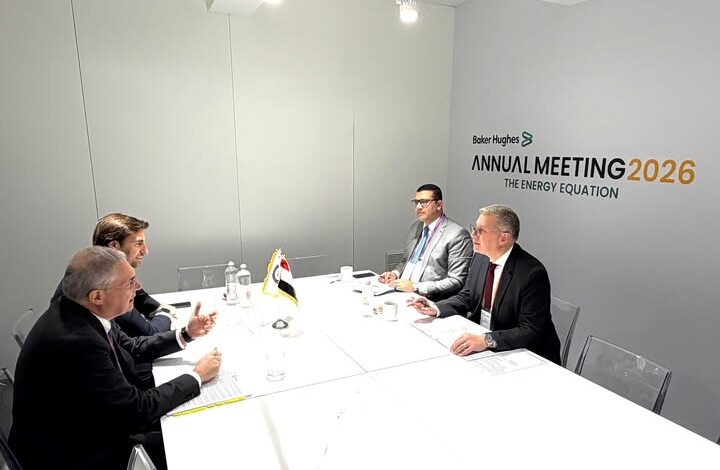 وزير البترول يبحث “سايبم” الإيطالية تعزيز التعاون بمشروعات تنمية الحقول والتحول الطاقي وزير البترول يبحث “سايبم” الإيطالية تعزيز التعاون بمشروعات تنمية الحقول والتحول الطاقي