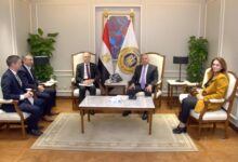 الصناعة: شراكة مع “سين كارز” البلغارية لتصنيع السيارات الكهربائية في مصر