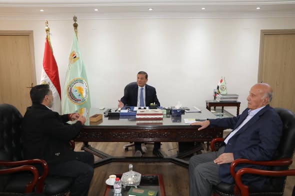 وزير الزراعة يناقش مع اتحاد الدواجن ارتفاع أسعار الكتاكيت