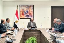 نائب وزير الإسكان يتابع سير العمل في الملفات الاستراتيجية لقطاع المرافق