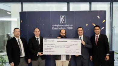 بنك الإمارات دبي الوطني يسلم الفائز في حملة «مستندات التحصيل» 30 ألف جنيه «فيديو»