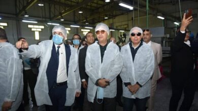 وزير التموين ومحافظ المنيا يتفقدان مصنع سكر أبو قرقاص مع بدء موسم حصاد القصب