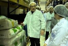 وزير قطاع الأعمال يجري جولة مفاجئة لمصانع أدوية أبي زعبل لمتابعة التطوير والإنتاج