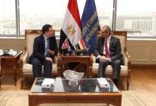وزير الاتصالات يجتمع بسفير المملكة المتحدة بالقاهرة لتعزيز الاستثمارات البريطانية وتوسيع التعاون الرقمي في مصر