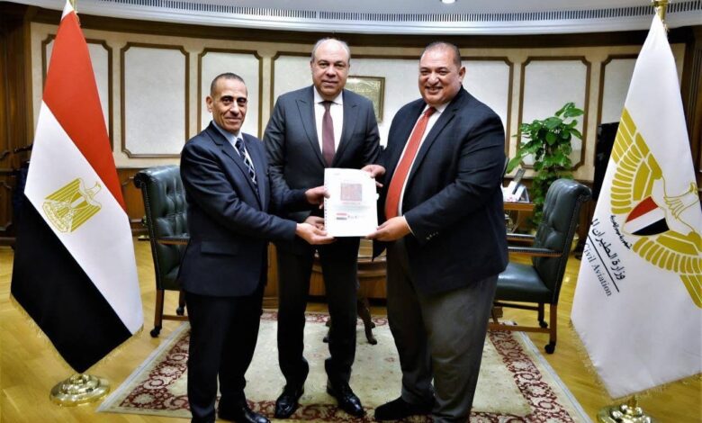 مصر تسلم خطة العمل الوطنية لقطاع الطيران حتى 2028 إلى منظمة الإيكاو مصر تسلم خطة العمل الوطنية لقطاع الطيران حتى 2028 إلى منظمة الإيكاو