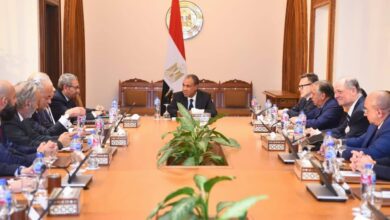 وزير الخارجية يستقبل وفدًا من رجال الأعمال الكنديين لتعزيز التعاون الاقتصادي والاستثماري