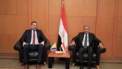 شريف فتحي يلتقي وزير خارجية البوسنة والهرسك لتعزيز التعاون السياحي والأثري