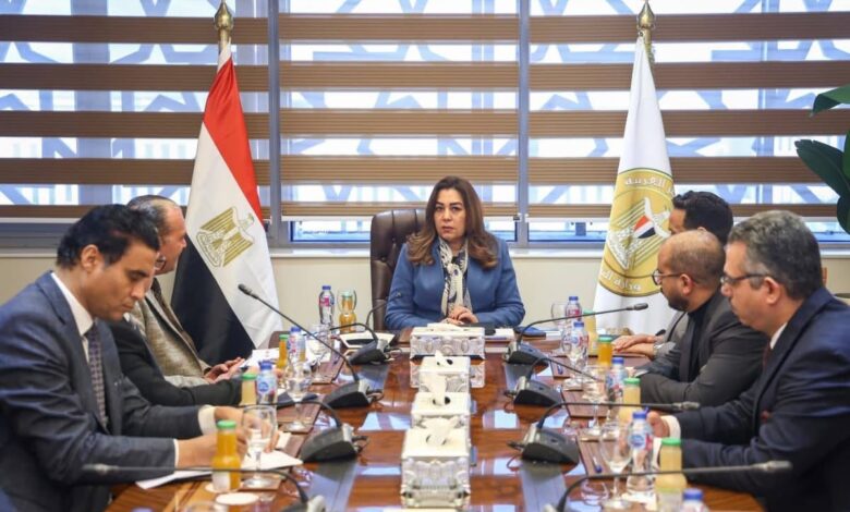 وزيرة التنمية المحلية تناقش خطة تطوير مدينة رشيد التاريخية بالبحيرة