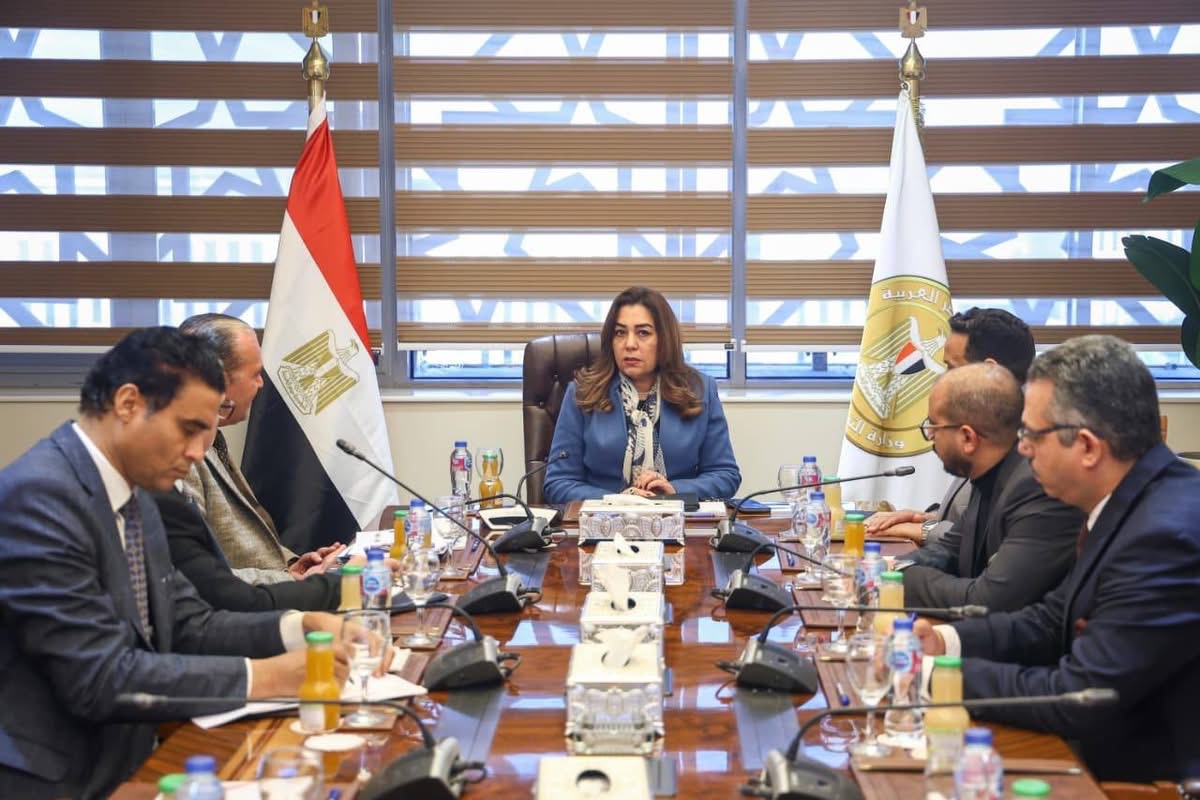 وزيرة التنمية المحلية تناقش خطة تطوير مدينة رشيد التاريخية بالبحيرة