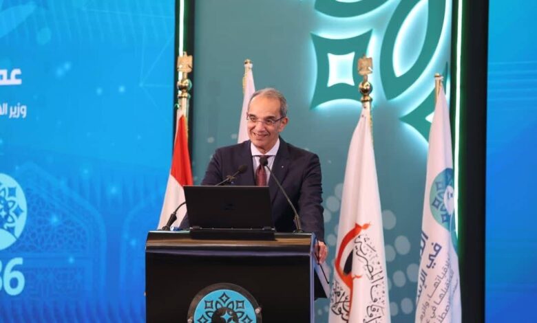 وزير الاتصالات: الذكاء الاصطناعي تكنولوجيا فارقة والتوجيه البشري محور أساس في الاستفادة منها
