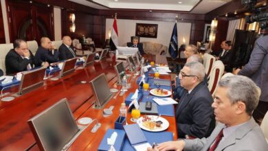 الفريق أسامة ربيع يلتقي ممثلي الخطوط والتوكيلات الملاحية لمتابعة حركة الملاحة بالقناة بعد استقرار الأوضاع بالبحر الأحمر