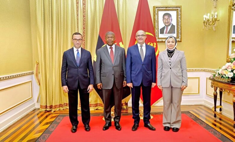 رئيس أنجولا يبحث مع وفد «المقاولون العرب» تنفيذ مشروعات قومية جديدة