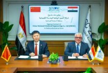 اقتصادية قناة السويس توقع عقد مشروع CNCEC لتصنيع خطوط إنتاج “الصودا آش” بالسخنة باستثمارات 34 مليون دولار