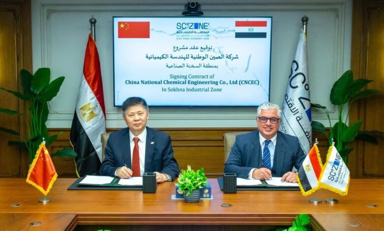 اقتصادية قناة السويس توقع عقد مشروع CNCEC لتصنيع خطوط إنتاج “الصودا آش” بالسخنة باستثمارات 34 مليون دولار