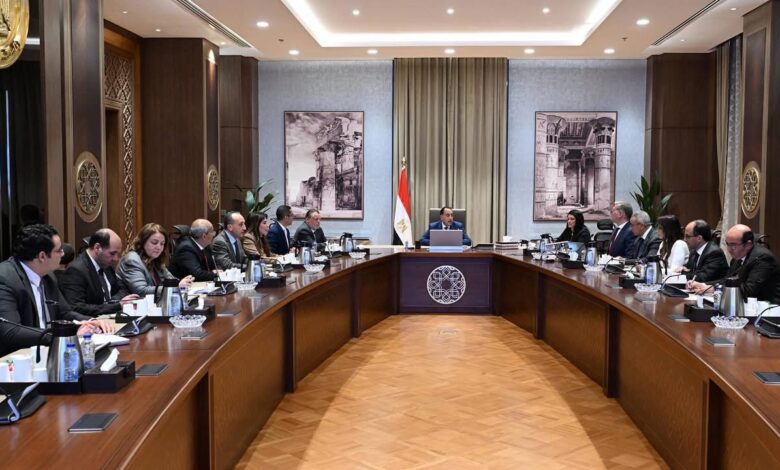 بحضور محافظ المركزي.. رئيس الوزراء يتابع جهود تحقيق الاكتفاء الذاتي من البنزين والسولار