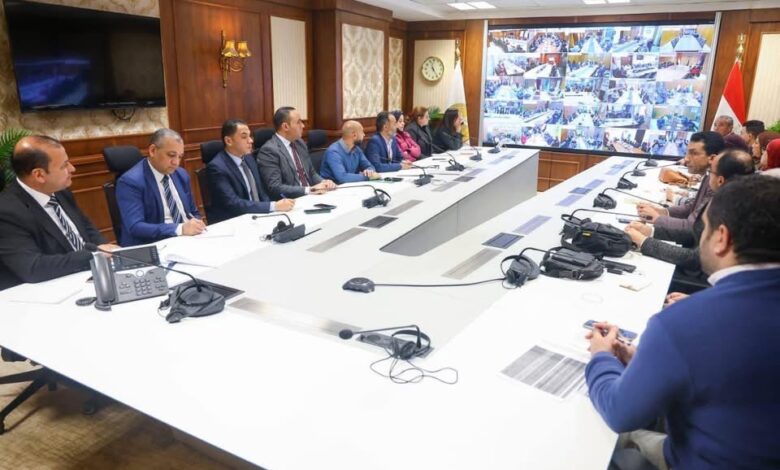 وزيرة التنمية المحلية: 72 ساعة لإنجاز الرفع المساحي لطلبات تقنين الأراضي في 10 محافظات وزيرة التنمية المحلية: 72 ساعة لإنجاز الرفع المساحي لطلبات تقنين الأراضي في 10 محافظات