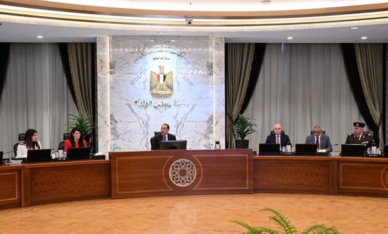 رئيس الوزراء يبحث مع الهيئة الهندسية تطورات تنفيذ المشروعات الحكومية المشتركة رئيس الوزراء يبحث مع الهيئة الهندسية تطورات تنفيذ المشروعات الحكومية المشتركة