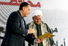 رئيس الوزراء يسلم عقود وحدات العمارات الجديدة بديل الإيواء بالمنيا