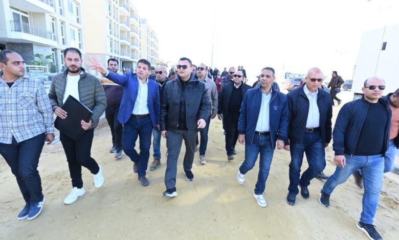 وزير الإسكان يتفقد مشروع «مارينا 8» وأعمال تطوير مدخل مارينا 5 بالساحل الشمالي