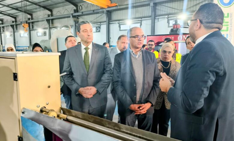 نائب وزير الإسكان يتفقد مصنعًا متخصصًا في منتجات تحلية مياه البحر بدمياط