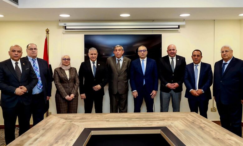 رئيس البنك الزراعي المصري يلتقي أعضاء لجنة الزراعة بمجلس الشيوخ «صور»