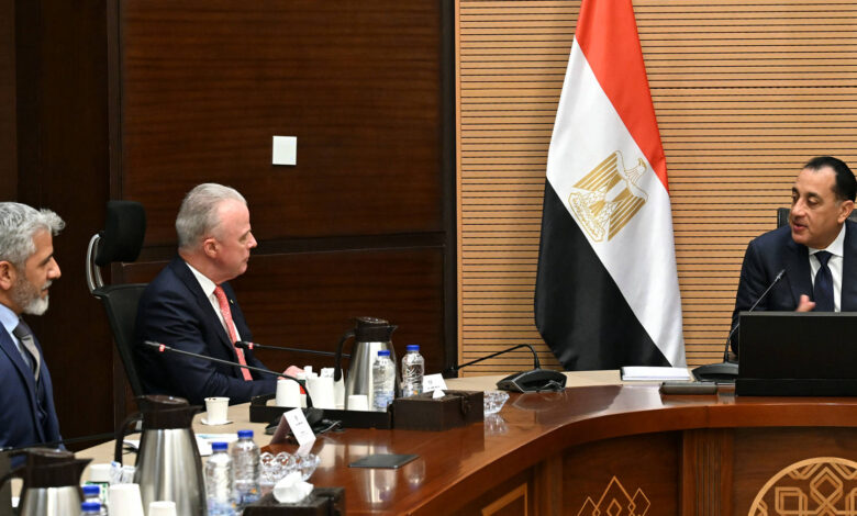 رئيس الوزراء يجتمع برئيس “بوينج” الأمريكية لتعزيز الشراكة وتوسيع الاستثمارات في مصر رئيس الوزراء يجتمع برئيس “بوينج” الأمريكية لتعزيز الشراكة وتوسيع الاستثمارات في مصر