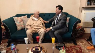 وزير الشباب والرياضة يطمئن على الحالة الصحية للكابتن حسن شحاتة