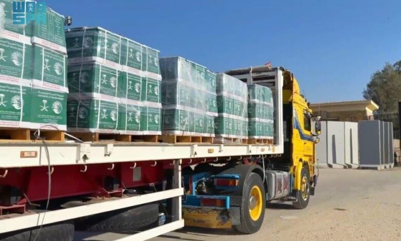 قافلة مساعدات سعودية جديدة تعبر منفذ رفح لقطاع غزة