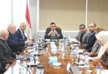 وزير الإسكان يعقد اجتماعًا مع شركة السويدي لتسريع تنفيذ مشروعات الكهرباء بالمدن الجديدة
