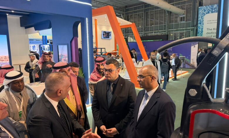 وزير الإسكان يتفقد أجنحة معرض «إيفات السعودية 2026» بالرياض لبحث توطين التكنولوجيا وجذب الاستثمارات العالمية