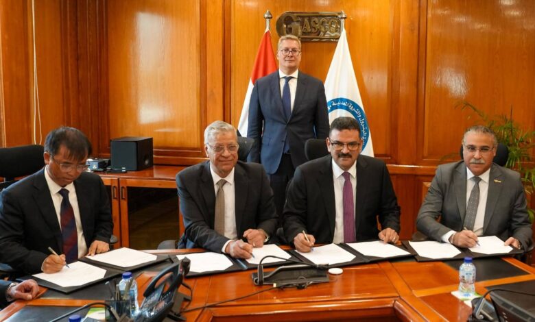 وزير البترول يشهد توقيع مذكرة تفاهم مع “شينج فا” الصينية للاستثمار في تعظيم القيمة المضافة من الخامات التعدينية