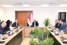 وزير الري يبحث مع المقرر الأممي توفير المياه الآمنة للمواطنين