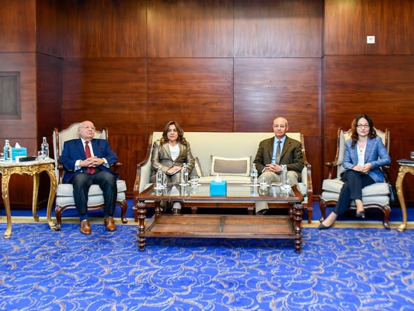وزيرة التنمية المحلية تبحث مع بعثة البنك الدولي التعاون في مجالات التحول الأخضر والاقتصاد الأزرق