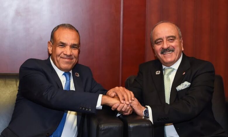 وزير الخارجية يلتقي نظيره التونسي لتعزيز العلاقات الثنائية