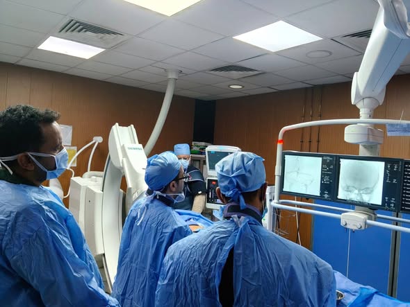 نجاح 4 حالات قسطرة مخية بمستشفى طيبة التخصصي بالأقصر