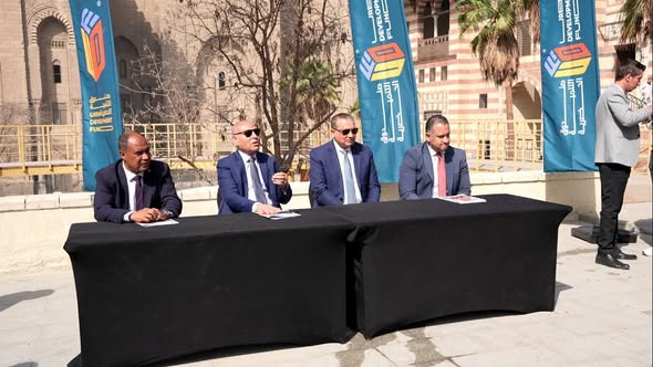 رئيس الوزراء يُتابع تسليم وتسكين الأسر في منطقة “درب اللبانة” بالقاهرة التاريخية