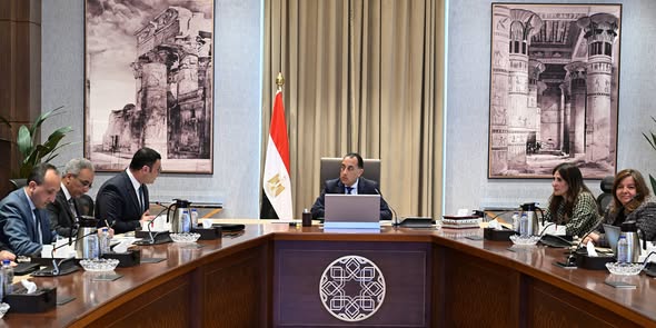 رئيس الوزراء يستعرض محاور مبادرة مشاركة القطاع الخاص في تنفيذ وحدات الإسكان الاجتماعي رئيس الوزراء يستعرض محاور مبادرة مشاركة القطاع الخاص في تنفيذ وحدات الإسكان الاجتماعي