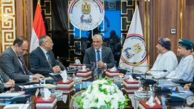 وزير الإنتاج الحربي يبحث مع وفد عماني وممثلي “بابيريوس إيجيبت” سبل التعاون المشترك وزير الإنتاج الحربي يبحث مع وفد عماني وممثلي “بابيريوس إيجيبت” سبل التعاون المشترك