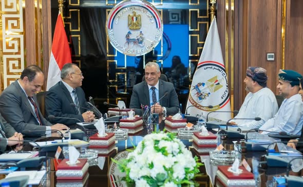 وزير الإنتاج الحربي يبحث مع وفد عماني وممثلي “بابيريوس إيجيبت” سبل التعاون المشترك وزير الإنتاج الحربي يبحث مع وفد عماني وممثلي “بابيريوس إيجيبت” سبل التعاون المشترك