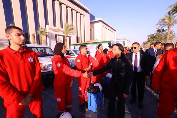 وزيرة التضامن تشهد اصطفاف فرق التدخل السريع لإنقاذ بلا مأوى