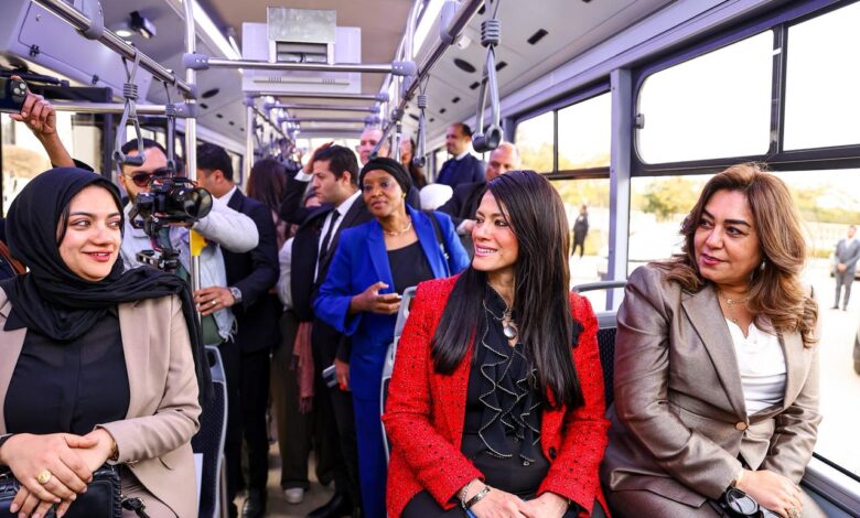  وزيرتا التخطيط والتنمية المحلية تشهدان تجربة أتوبيس كهربائي ضمن مشروع توريد 100 أتوبيس