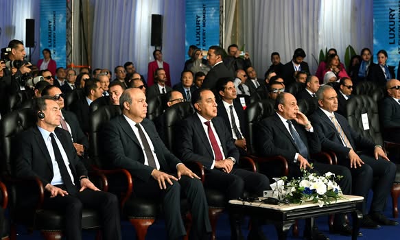 رئيس الوزراء يشهد فعاليات الاحتفال بانضمام أول طائرة من طراز Airbus A350-900  إلى أسطول الناقل الوطني