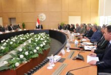 وزير الكهرباء يجتمع برؤساء شركات التوزيع لضمان استقرار التيار الكهربائي خلال شهر رمضان