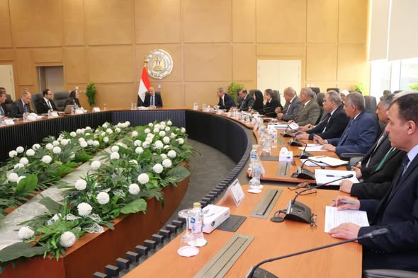 وزير الكهرباء يجتمع برؤساء شركات التوزيع لضمان استقرار التيار الكهربائي خلال شهر رمضان