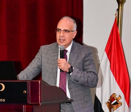 وزير الري يلقي محاضرة حول الأمن المائي في “الدبلوماسية الشبابية” وزير الري يلقي محاضرة حول الأمن المائي في “الدبلوماسية الشبابية”