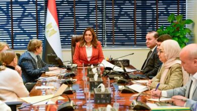 وزيرة البيئة تبحث مع وفد جمعية محبي الأشجار التعاون في تشجير عدد من المحاور بالأحياء