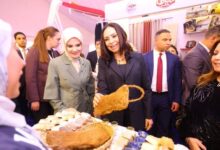 مايا مرسي ووزيرة الأسرة التركية تزوران معرض «ديارنا للحرف اليدوية»