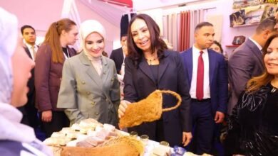 مايا مرسي ووزيرة الأسرة التركية تزوران معرض «ديارنا للحرف اليدوية»