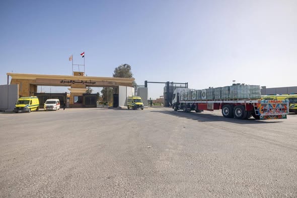 قافلة إنسانية مصرية تصل غزة قبل رمضان لدعم الأسر المتضررة قافلة إنسانية مصرية تصل غزة قبل رمضان لدعم الأسر المتضررة